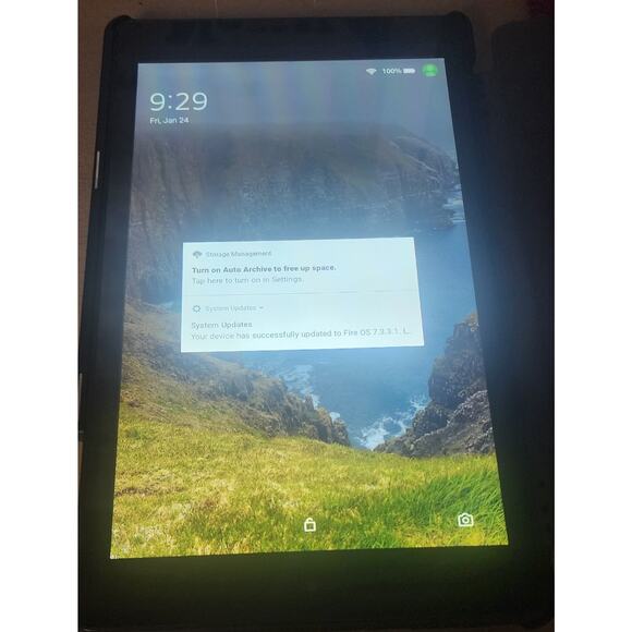 Kindle Fire HD 8 (8th generation) bundled with Case - Picture 1 of 7
